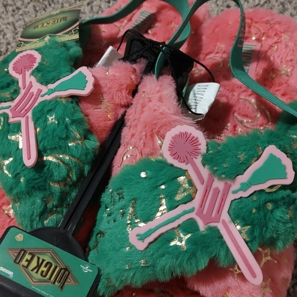 Wicked Plush Platform Women Slippers 9/10 - Picture 2 of 6